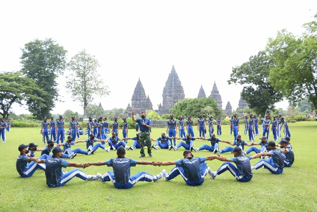 Peduli Cagar Budaya, Karbol AAU Kunjungi Candi Prambanan 