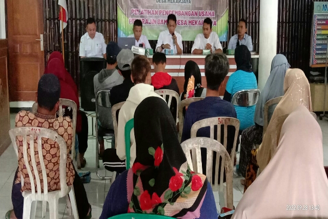 Pelatihan dan Pengembangan Usaha Pengrajin Bambu