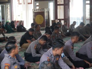 Polrestabes Surabaya Menggelar Kegiatan Pembinaan Rohani dan Mental (Binrohtal)