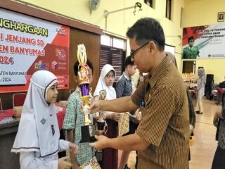Penghargaan Dinas Pendidikan Kepada 80 Siswa SD Berprestasi
