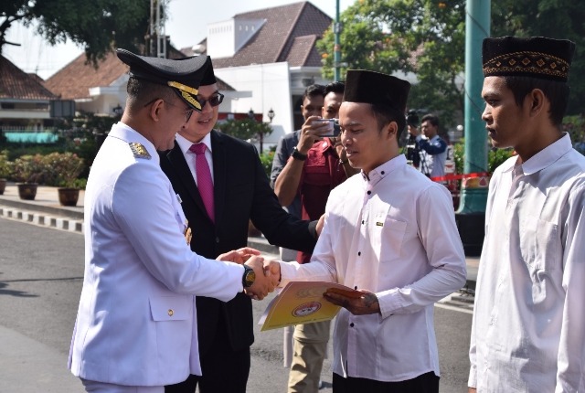 Ratusan
