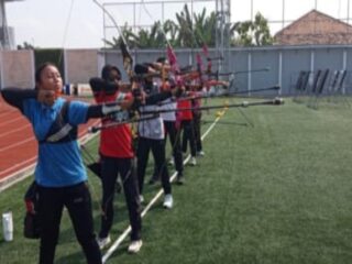 Atlet Fayola Jingga Naeva Maheswari Juara Kejurnas Panahan Tahun 2025