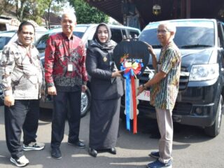 Pemerintah Kabupaten Banyumas Serahkan 3 Unit Kendaraan Operasional