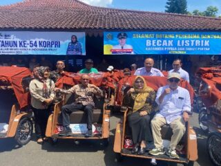 Presiden Prabowo Subianto Beri Bantuan 280 Becak Listrik