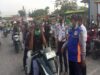 Dampak Dua Peristiwa Terjadi, Dishub Terminal Leuwiliang dan Warga Bagi-bagi Masker